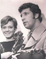 1966 London-  Gee!  On  BBC Tv backstage , there's  Rita in  Tom Jones arms. GREAT!