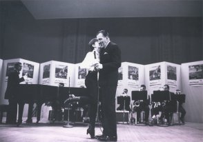 Carnegie Hall. Ed Sullivan presenta Rita  al pubblico